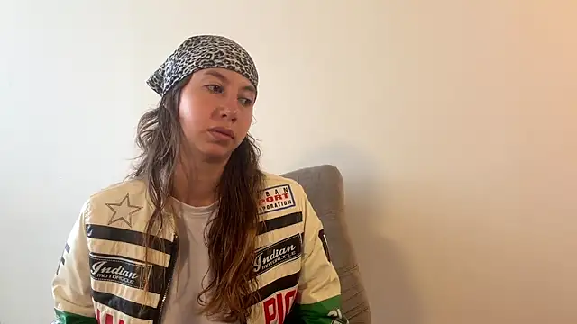 Snapshot of Julieta_Jol chatting on May 26, 2026, 1:40 pm Julieta Jol online show from May 26, 2026, 1:40 pm