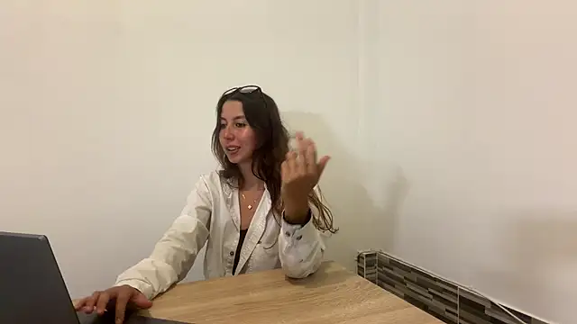 Snapshot of Julieta_Jol chatting on June 2, 2026, 2:30 pm Julieta Jol online show from June 2, 2026, 2:30 pm