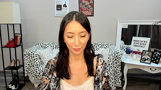 DanaRoges online show from May 8, 2026, 6:30 am