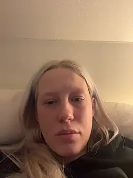 LeniMaria online show from April 1, 2026, 5:43 pm