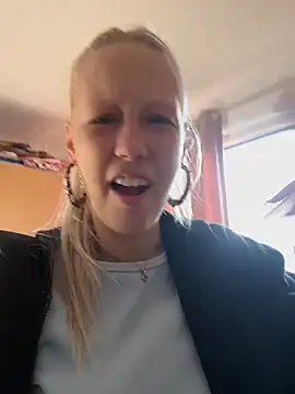 LeniMaria online show from April 3, 2026, 4:05 pm