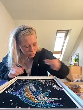 LeniMaria online show from April 7, 2026, 4:40 pm