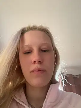 LeniMaria online show from April 8, 2026, 5:24 pm