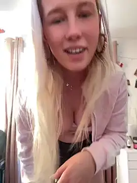 LeniMaria online show from April 9, 2026, 5:07 pm