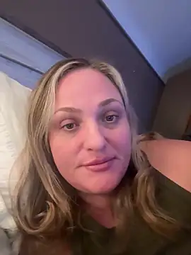 1SexyQueen online show from May 20, 2026, 11:00 pm