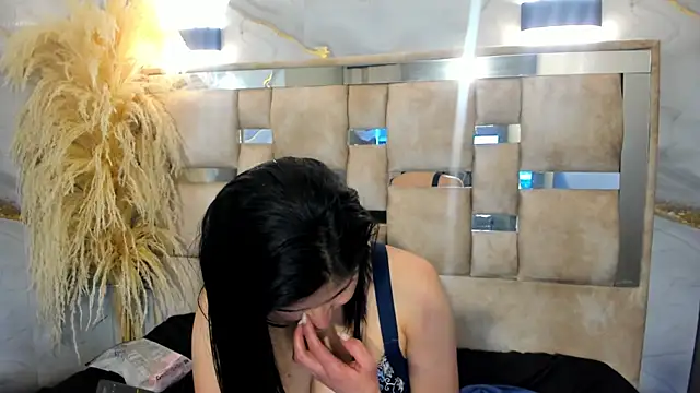 Cata black online show from April 25, 2026, 12:19 pm