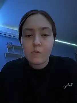 charmingggirl online show from April 1, 2026, 5:54 pm