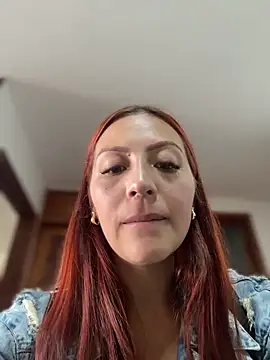 Snapshot of Queen_Scatlett chatting on May 22, 2026, 12:44 pm Queen Scatlett online show from May 22, 2026, 12:44 pm