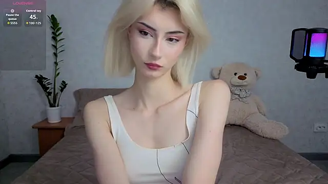 kittysocutie online show from June 11, 2026, 2:53 am