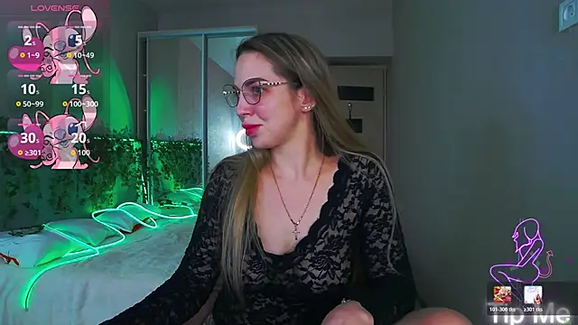 Snapshot of Alexandracandy chatting on May 9, 2026, 7:41 pm Alexandracandy online show from May 9, 2026, 7:41 pm