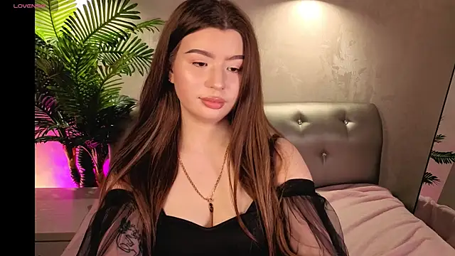 Sophia Everly online show from April 28, 2026, 9:47 am