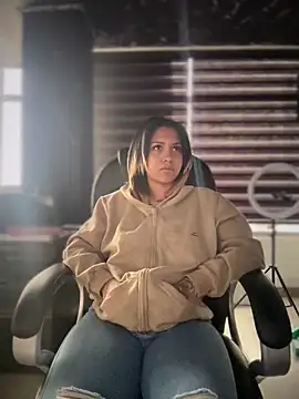 Snapshot of Laila_LS chatting on March 18, 2026, 1:36 pm Laila LS online show from March 18, 2026, 1:36 pm