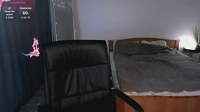 IceIcebabe  online show from July 18, 2026, 1:10 am