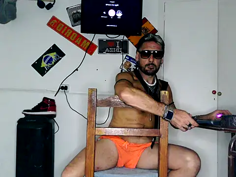 Snapshot of freddymdq100 chatting on April 11, 2026, 12:04 am freddymdq100 online show from April 11, 2026, 12:04 am