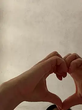 tieuvy6 online show from April 18, 2026, 1:20 am