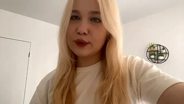 FreyaLoveLove online show from March 19, 2026, 9:46 am