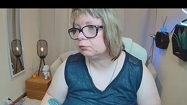 Snapshot of BonnnyBoobsy chatting on May 17, 2026, 12:23 pm BonnnyBoobsy online show from May 17, 2026, 12:23 pm
