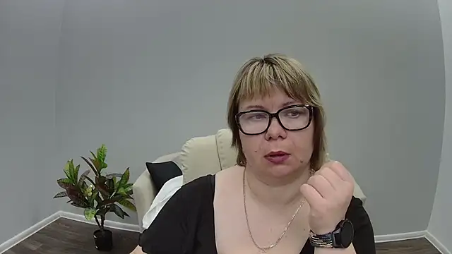 BonnnyBoobsy online show from July 22, 2026, 6:00 pm