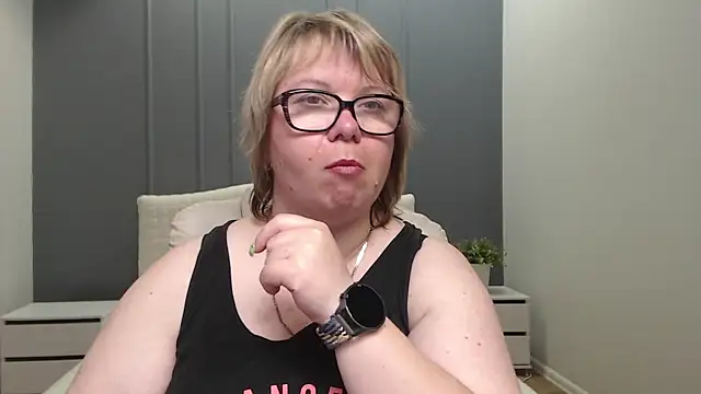 BonnnyBoobsy online show from July 28, 2026, 6:42 pm