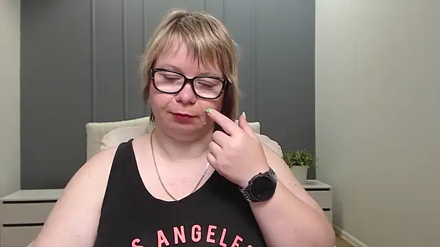 BonnnyBoobsy online show from July 28, 2026, 7:39 pm