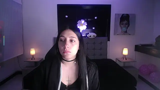 Melannyy V online show from May 16, 2026, 1:43 pm