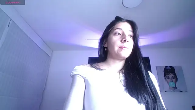 Melannyy V online show from June 2, 2026, 1:02 pm