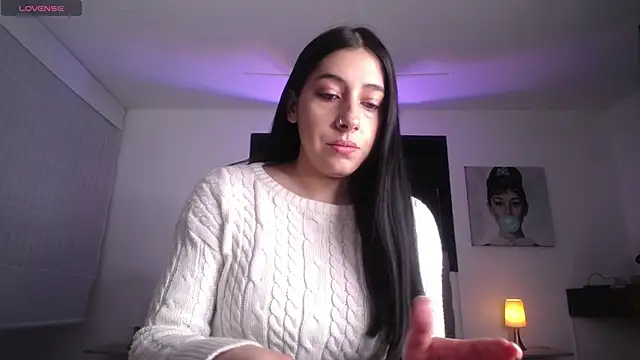 Melannyy V online show from June 3, 2026, 1:14 pm
