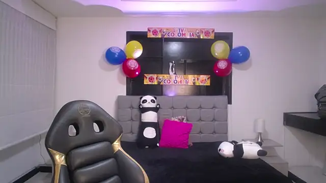 Melannyy V online show from June 19, 2026, 12:42 pm