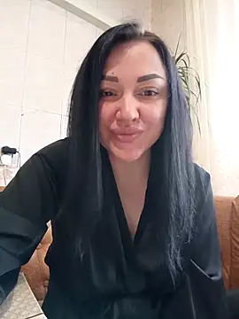 Elsie-Nora online show from April 15, 2026, 5:58 am