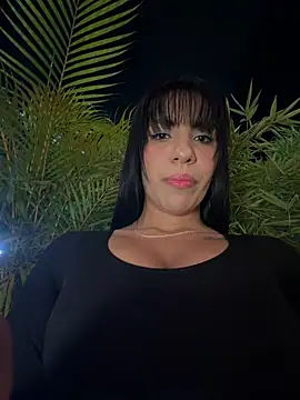 Snapshot of MonserratJons01 chatting on May 8, 2026, 12:27 am MonserratJons01 online show from May 8, 2026, 12:27 am