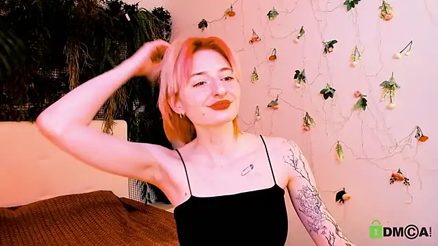 Snapshot of Kira__Cutie chatting on May 16, 2026, 12:07 am Kira Cutie online show from May 16, 2026, 12:07 am