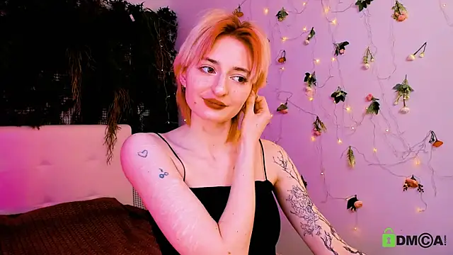 Snapshot of Kira__Cutie chatting on May 16, 2026, 12:29 am Kira Cutie online show from May 16, 2026, 12:29 am