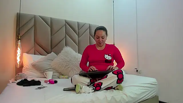 Snapshot of SabrinaVantress chatting on April 13, 2026, 4:51 am SabrinaVantress online show from April 13, 2026, 4:51 am