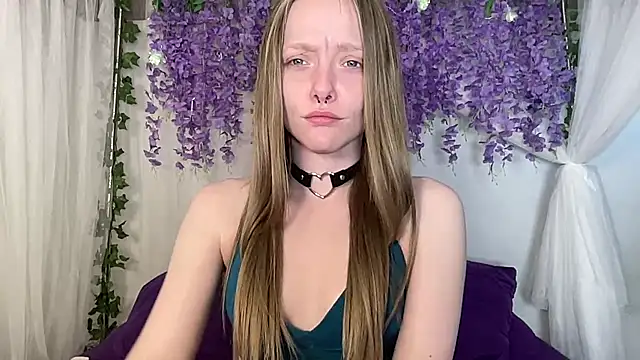 ElfGirlAna online show from June 4, 2026, 2:56 pm