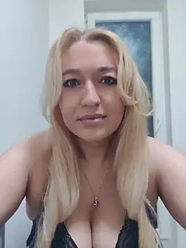 LexaVelure online show from May 9, 2026, 9:20 pm