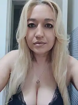 LexaVelure online show from May 20, 2026, 8:26 pm