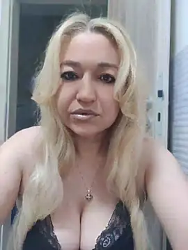 LexaVelure online show from May 22, 2026, 9:09 pm