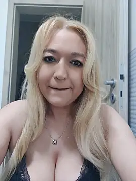 LexaVelure online show from May 25, 2026, 7:31 pm