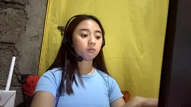 LenoraLacassagne online show from March 21, 2026, 5:05 pm