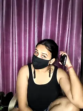 Snapshot of REENA-STRIP chatting on May 13, 2026, 6:38 pm REENA-STRIP online show from May 13, 2026, 6:38 pm