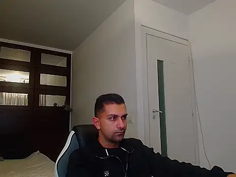 BryceReign online show from May 17, 2026, 4:32 am