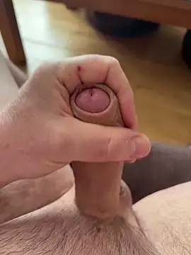 Snapshot of Brunode76 chatting on April 8, 2026, 10:04 am Brunode76 online show from April 8, 2026, 10:04 am