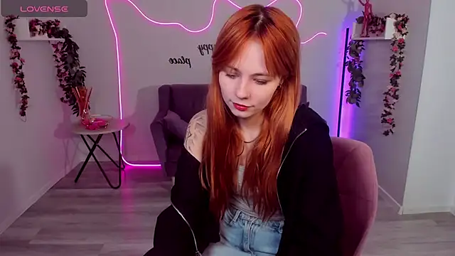 Snapshot of MiaSensitive chatting on April 4, 2026, 6:22 am MiaSensitive online show from April 4, 2026, 6:22 am