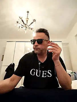 Snapshot of FINCHELABARCAVA chatting on March 29, 2026, 4:29 pm FINCHELABARCAVA online show from March 29, 2026, 4:29 pm