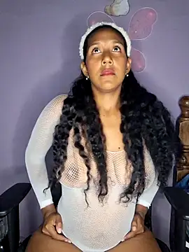 Snapshot of emily_fox01 chatting on March 24, 2026, 4:17 am emily fox01 online show from March 24, 2026, 4:17 am