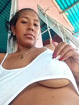 Snapshot of emily_fox01 chatting on April 22, 2026, 3:24 pm emily fox01 online show from April 22, 2026, 3:24 pm