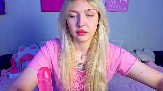 BlondieSummer online show from May 17, 2026, 9:06 am