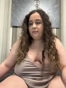 Snapshot of CurlyMaddie chatting on April 20, 2026, 4:43 pm CurlyMaddie online show from April 20, 2026, 4:43 pm