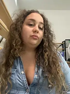 CurlyMaddie online show from July 15, 2026, 9:03 am