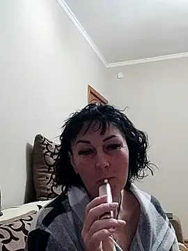Snapshot of HelgaDennis chatting on April 19, 2026, 12:11 am HelgaDennis online show from April 19, 2026, 12:11 am
